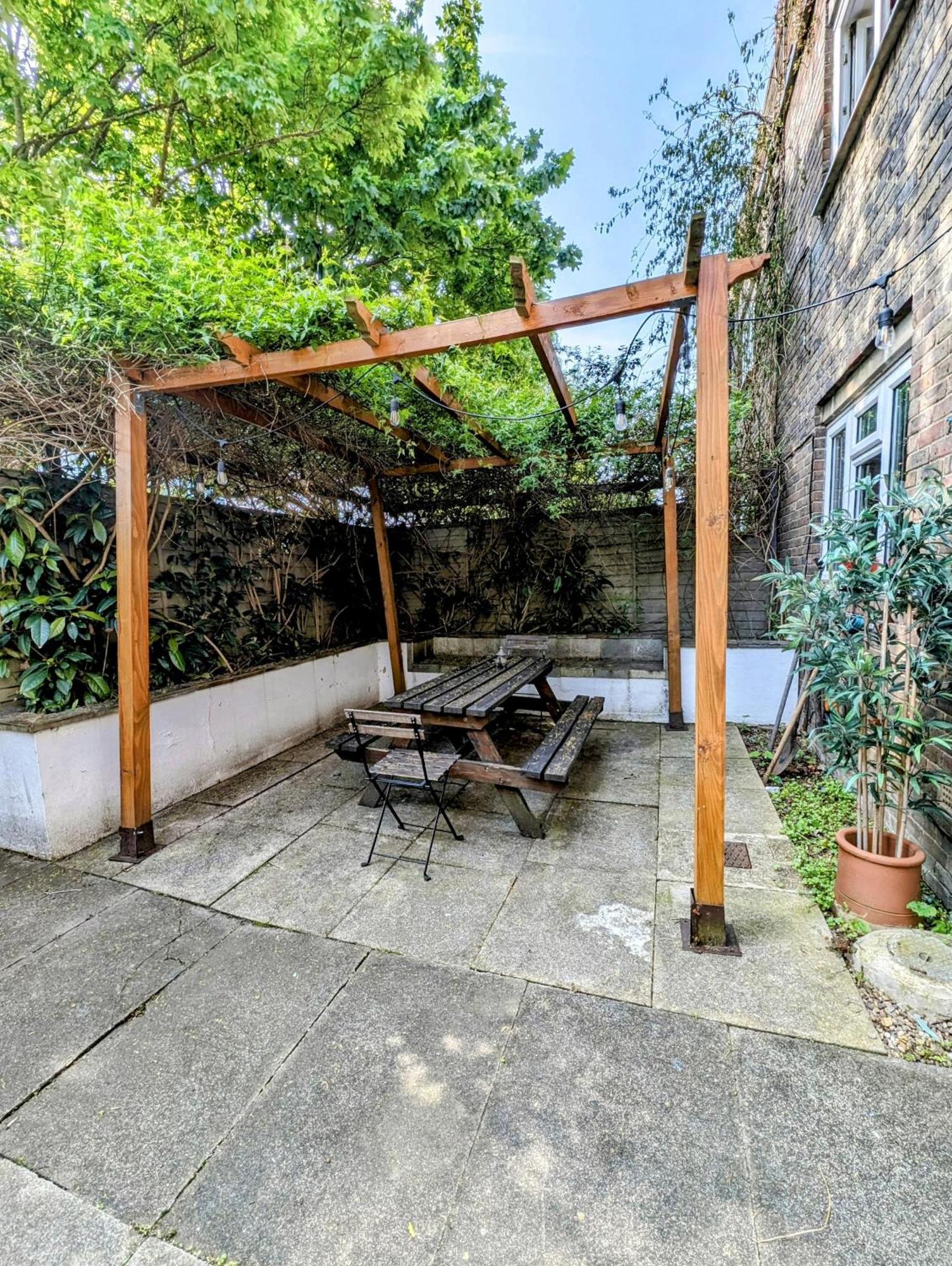 Modern Well Presented With Garden Appartamento *