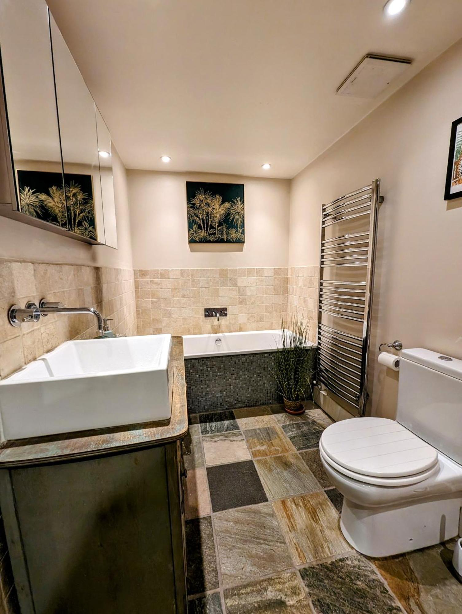 Modern Well Presented With Garden Appartamento