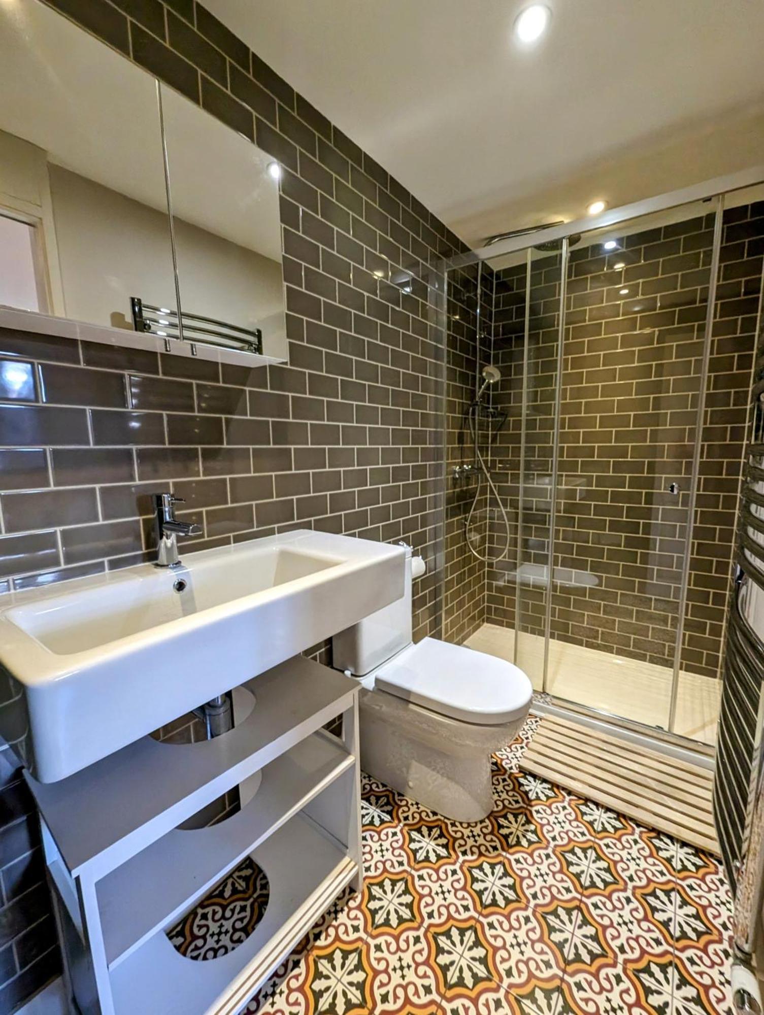 Modern Well Presented With Garden